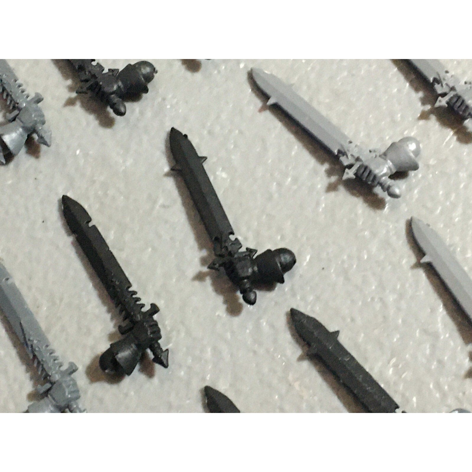 A22220 WARHAMMER FANTASY CHAOS MORTALS BITS LOT SWORD HANDS GAMES WORKSHOP