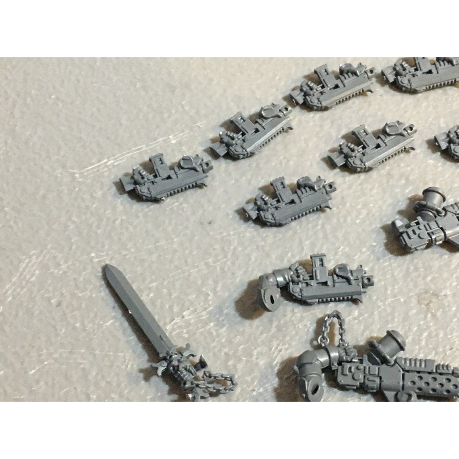 A29481 WARHAMMER 40K SPACE MARINES BLACK TEMPLARS BITS LOT BOLTER SWORD ARM GW