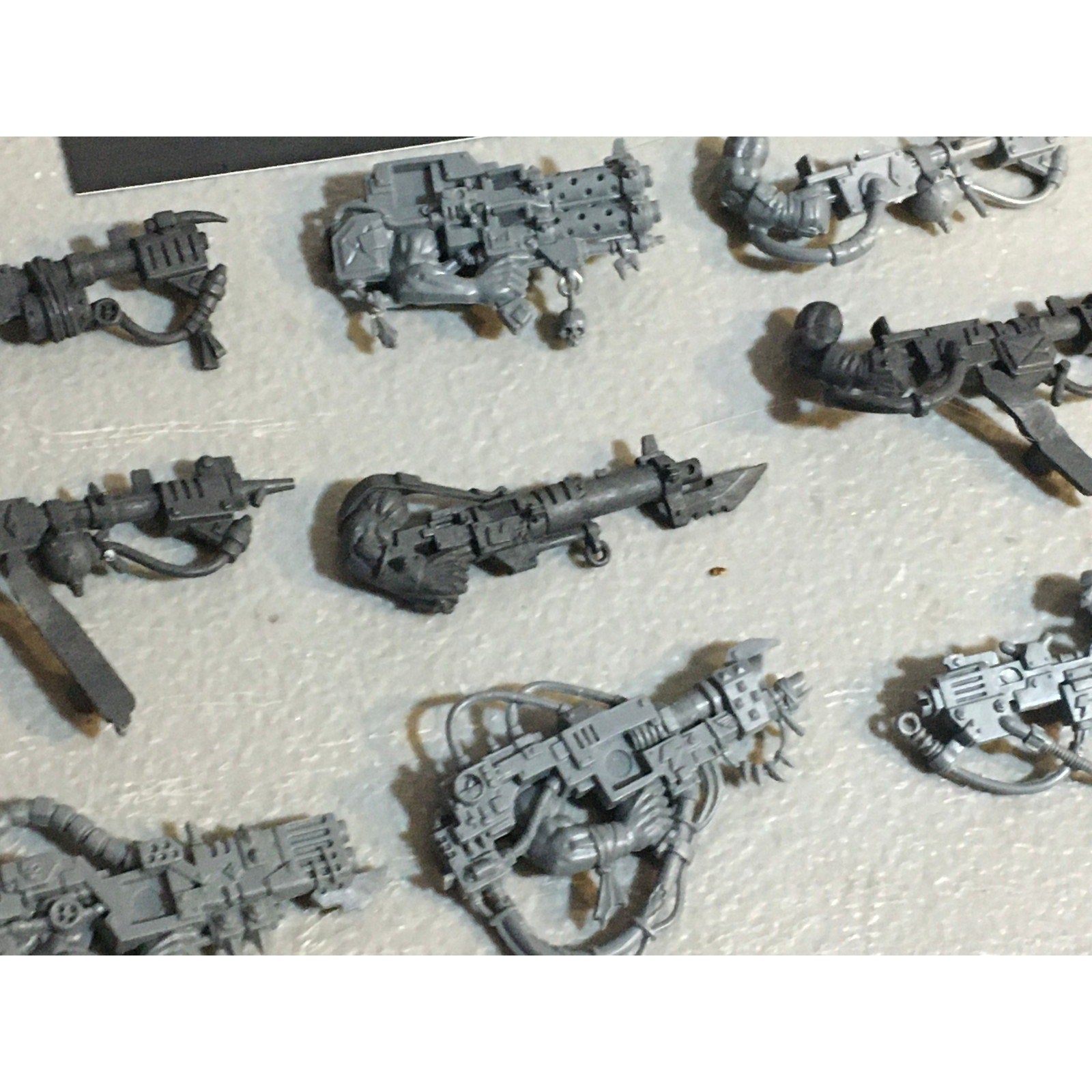 A33566 WARHAMMER 40K SPACE ORKS BITS LOT LOOTA BURNA ARMS GW GAMES WORKSHOP