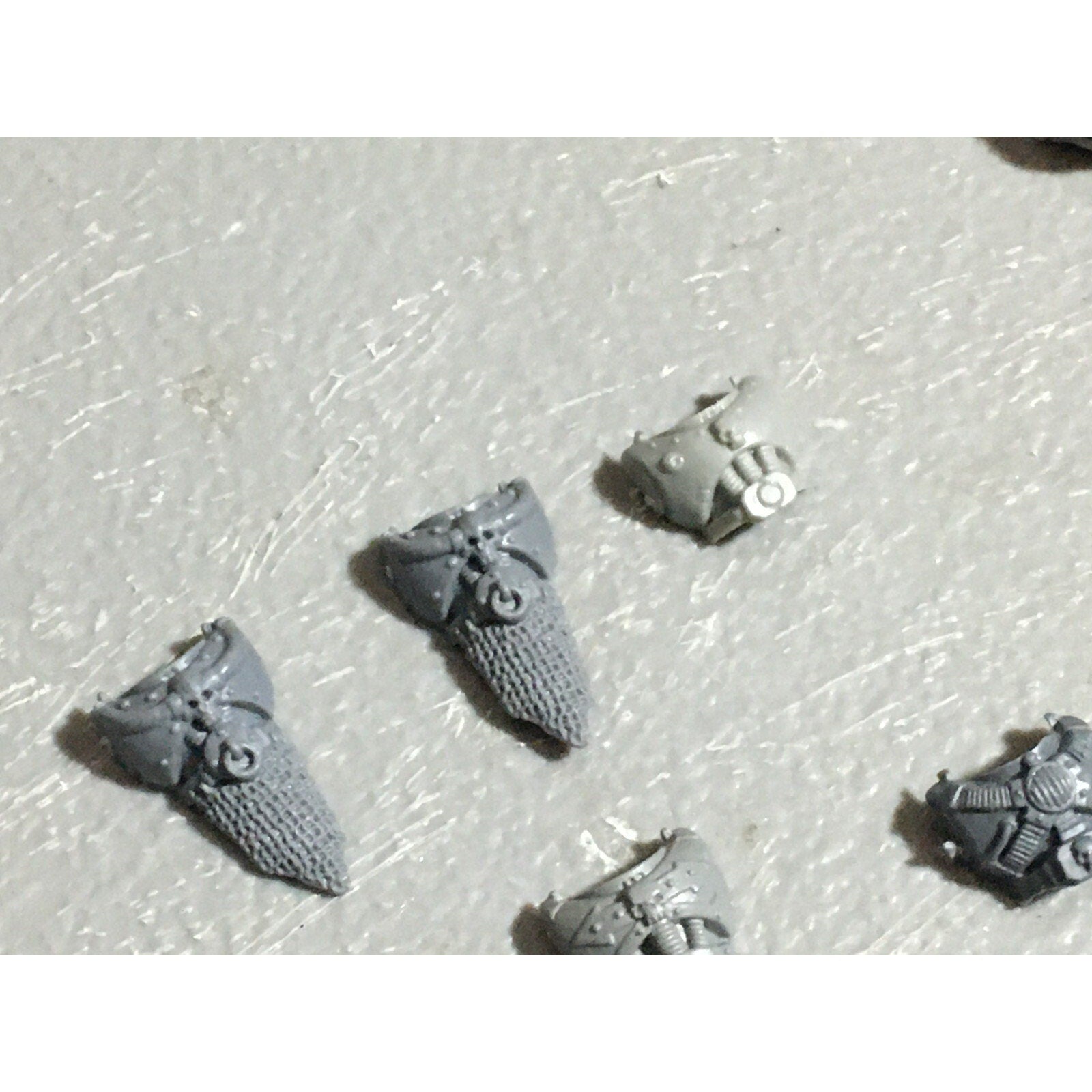 A22575 WARHAMMER 40K CHAOS SPACE MARINES CSM BITS LOT HEADS TORSO FRONTS GW
