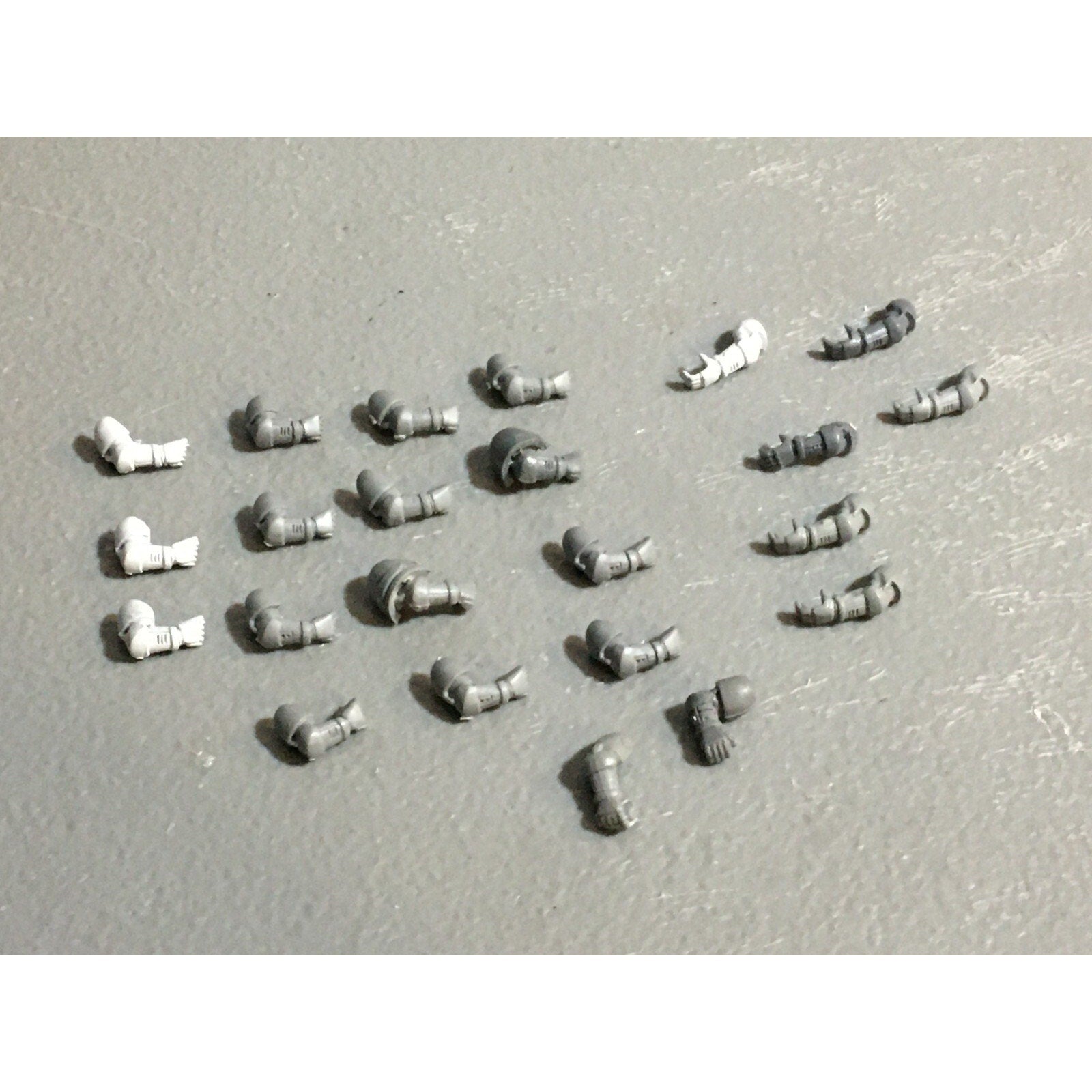A22948 WARHAMMER 40K SPACE MARINES BITS LOT ARMS GAMES WORKSHOP GW