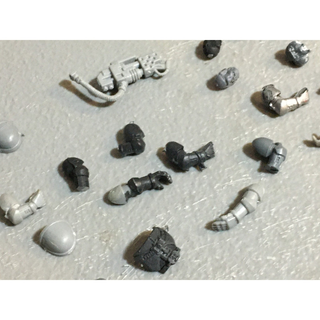 A23463 WARHAMMER 40K SPACE MARINES BITS LOT ARMS HEADS GAMES WORKSHOP GW