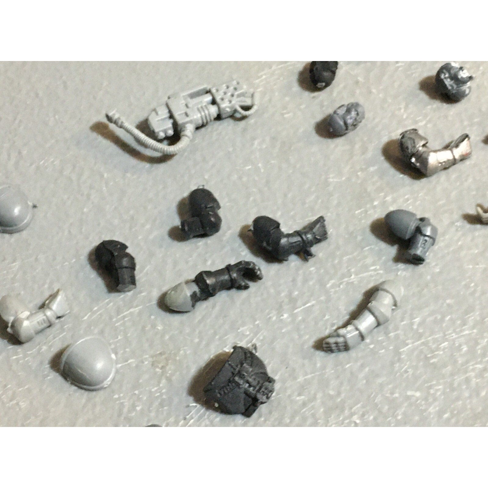 A23463 WARHAMMER 40K SPACE MARINES BITS LOT ARMS HEADS GAMES WORKSHOP GW