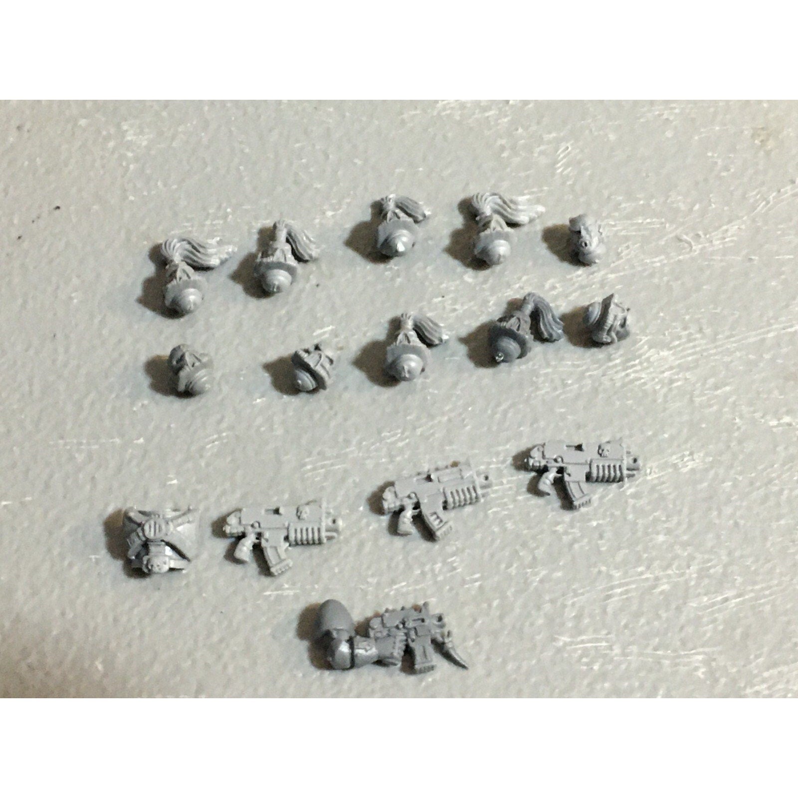 A23093 WARHAMMER 40K CHAOS SPACE MARINES BITS LOT ARMS BOLTERS GAMES WORKSHOP GW