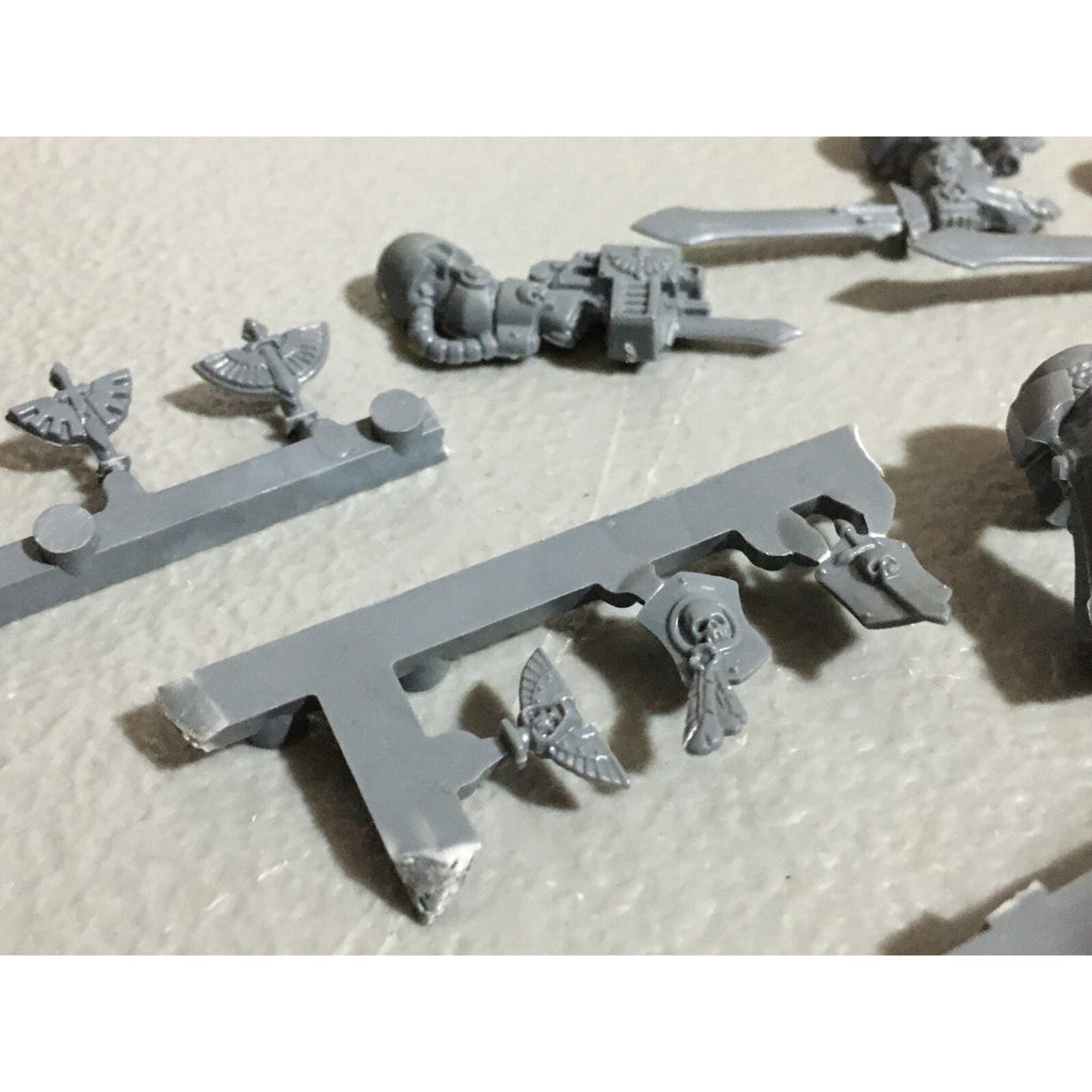 A19888 WARHAMMER 40K DARK ANGELS BITS LOT TERMINATOR LEGS SHOULDER PADS