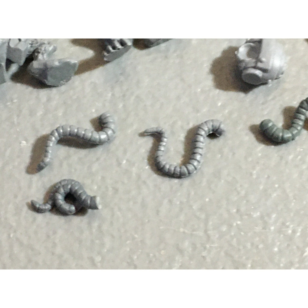 A22303 WARHAMMER FANTASY SKAVEN BITS LOT TORSOS LEGS TAILS GAMES WORKSHOP GW