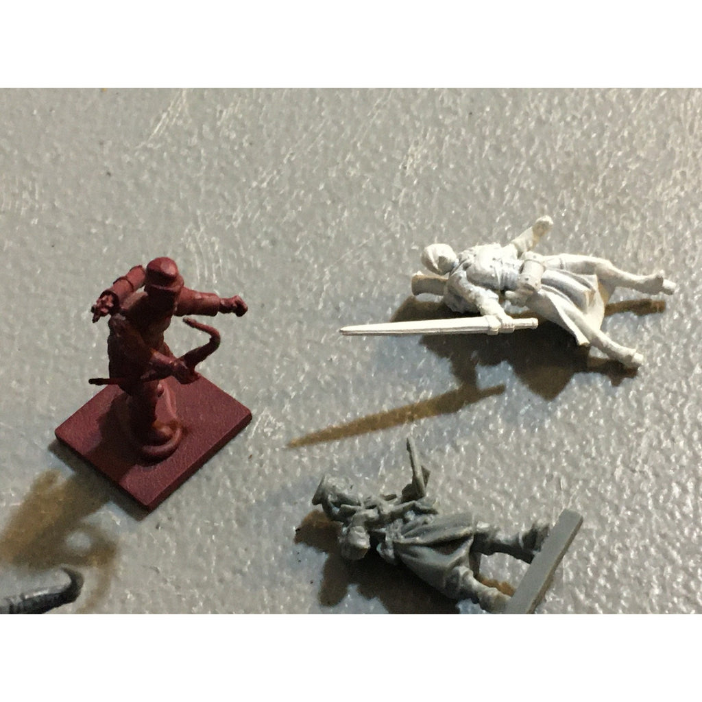 A32550 UNKNOWN MINIATURES PLASTIC INCOMPLETE LOT WARRIOR SOLDIER