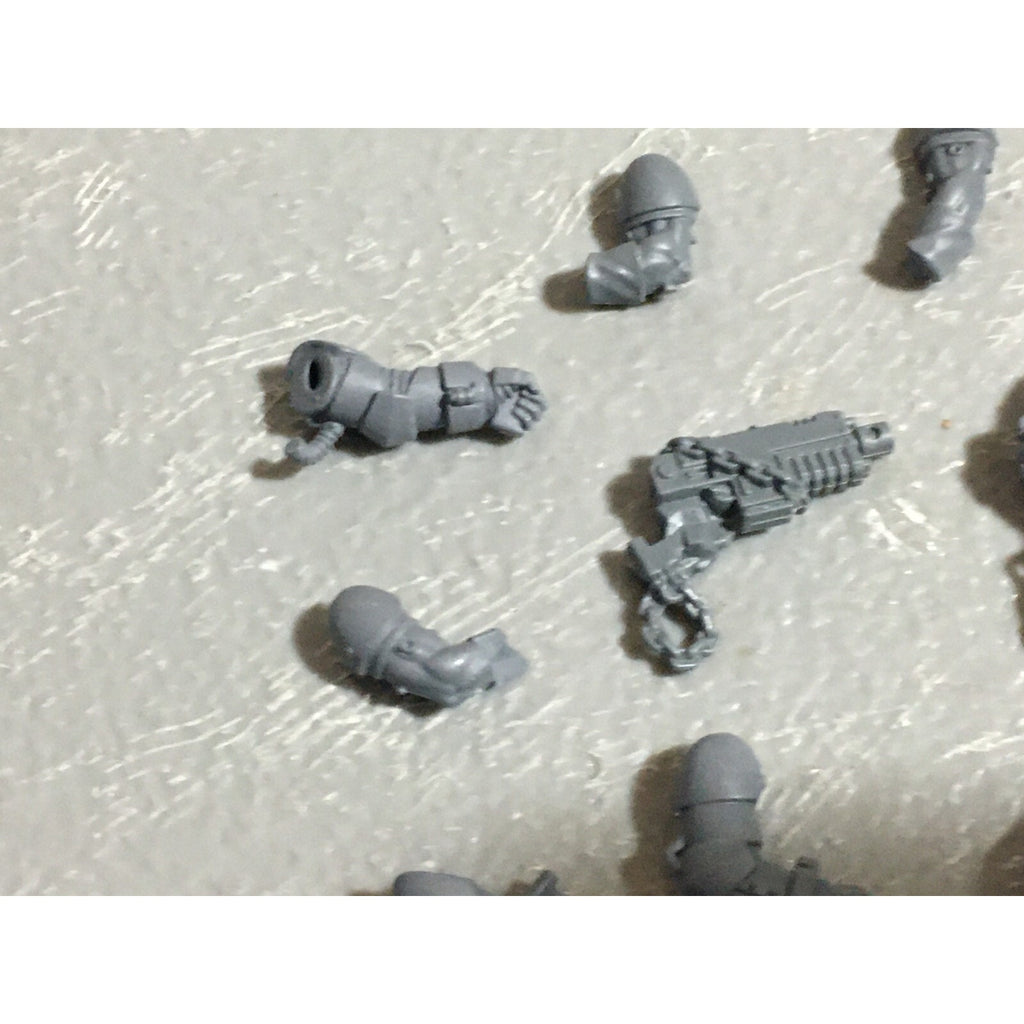A22270 WARHAMMER 40K SPACE MARINES BLACK TEMPLARS BITS LOT ARMS WEAPONS GW
