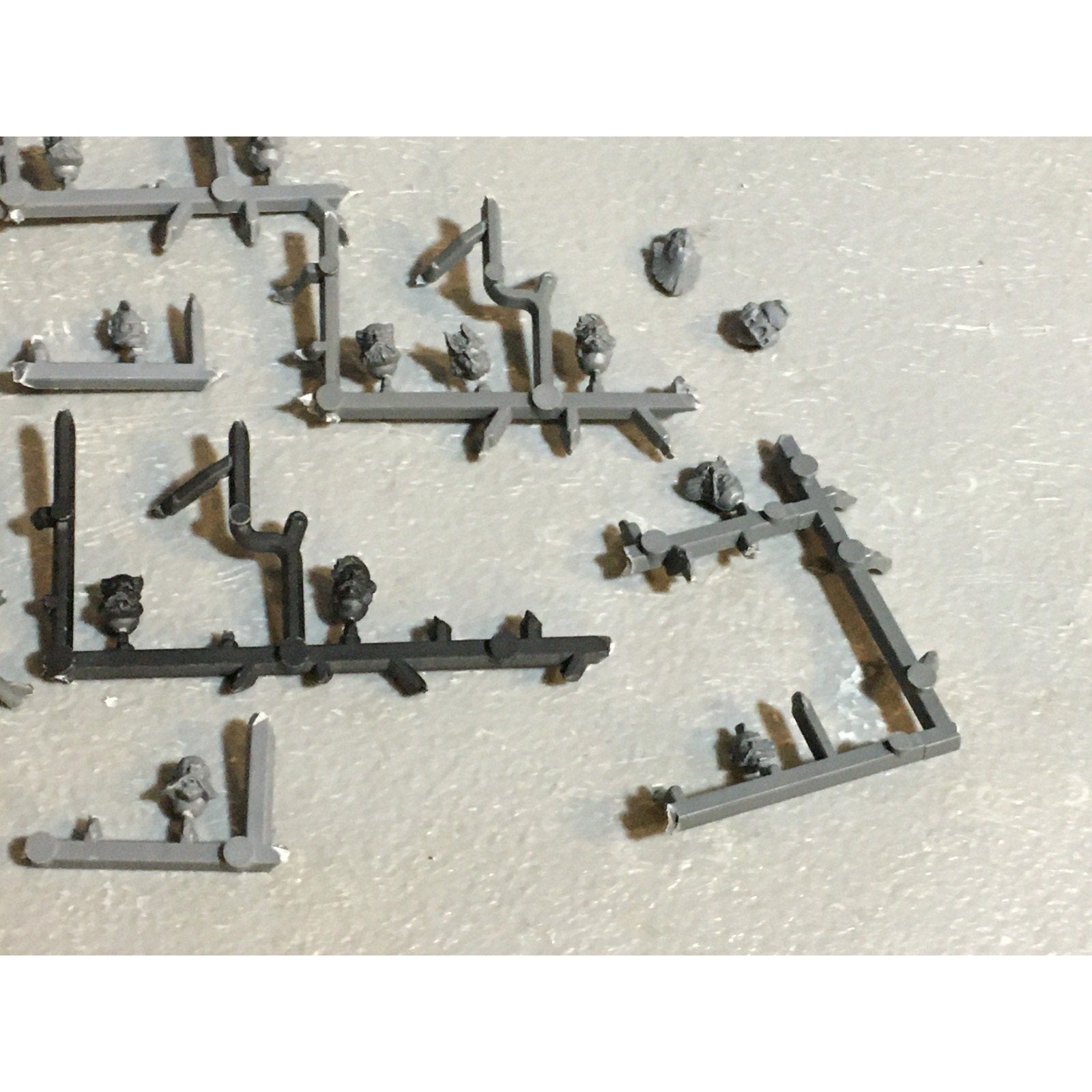A24577B WARHAMMER 40K SPACE MARINES WOLVES BITS LOT HEADS 18 PK GAMES WORKSHOP