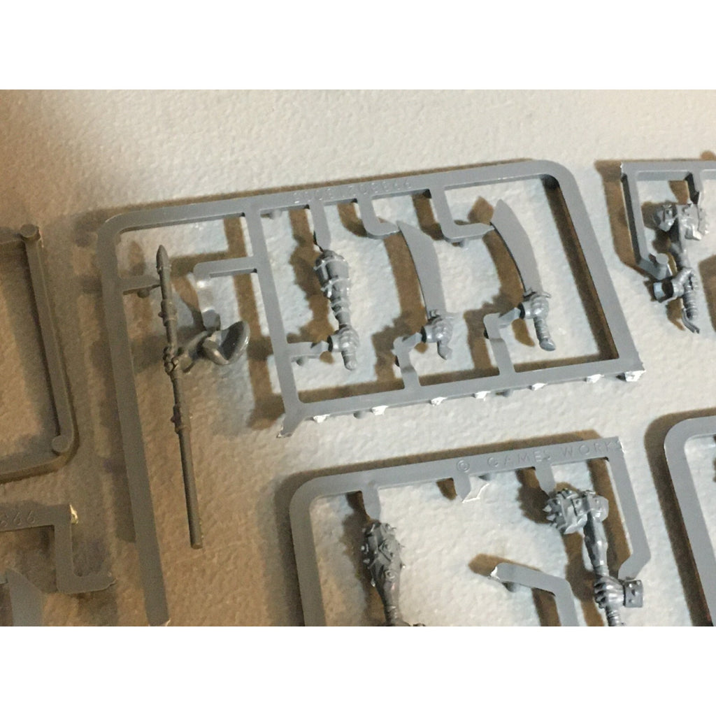A23588 WARHAMMER AOS FANTASY OGRE KINGDOMS MAWTRIBES BITS ON SPRUE LOT HANDS GW