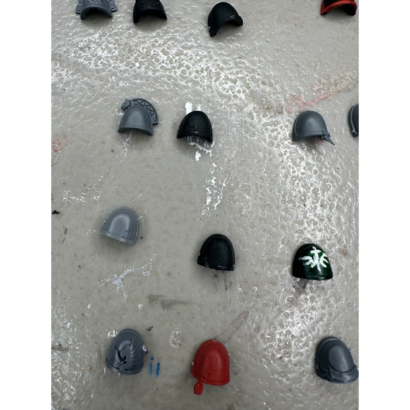 A23106 WARHAMMER 40K SPACE MARINES BITS LOT SHOULDER PADS 25 PACK