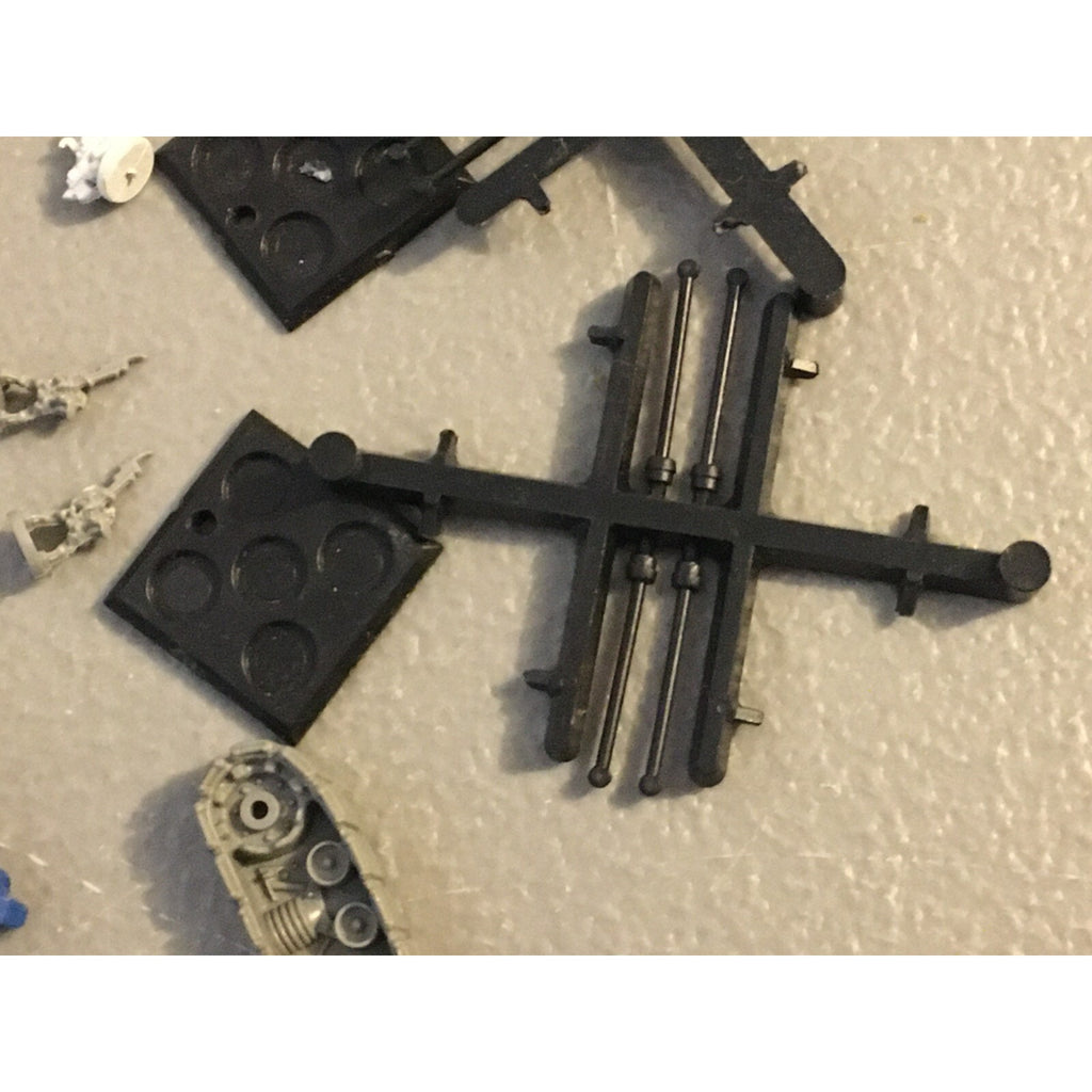 A23527 EPIC 40K BITS LOT INCOMPLETE SOME METAL WARMASTER W MOVEMENT STICKS