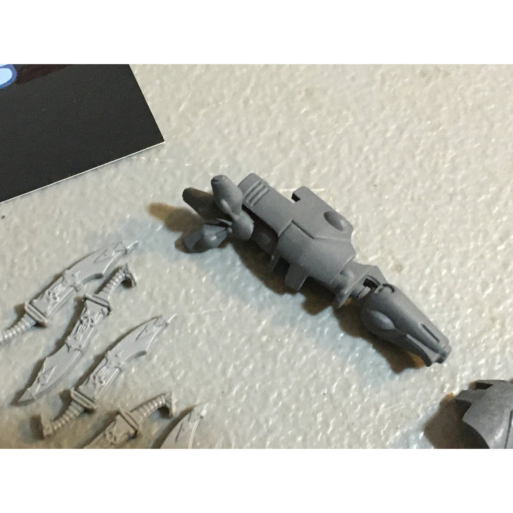 A33594 WARHAMMER 40K MIXED BITS LOT ELDAR CHAOS SWORD DOZER BANNER GW
