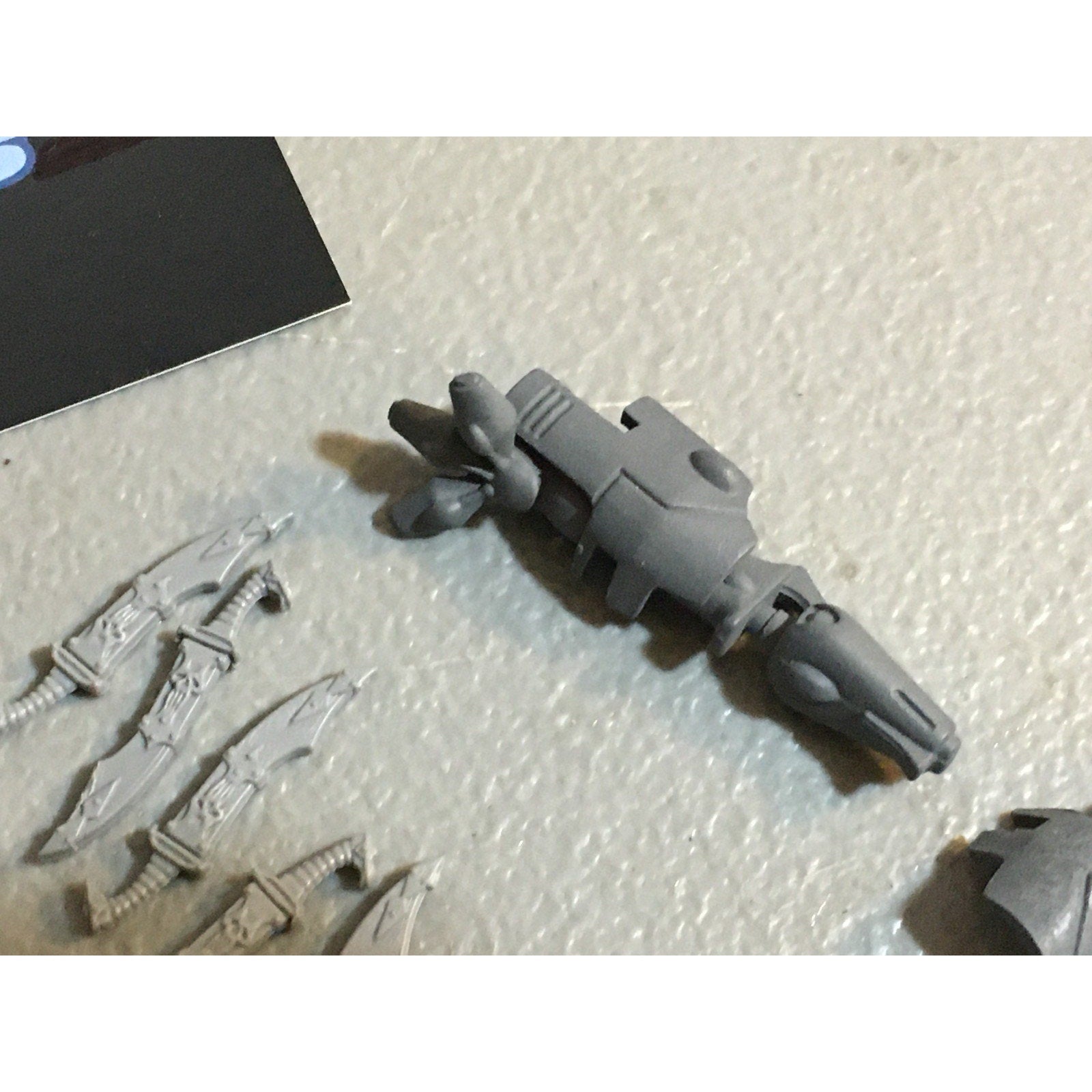 A33594 WARHAMMER 40K MIXED BITS LOT ELDAR CHAOS SWORD DOZER BANNER GW