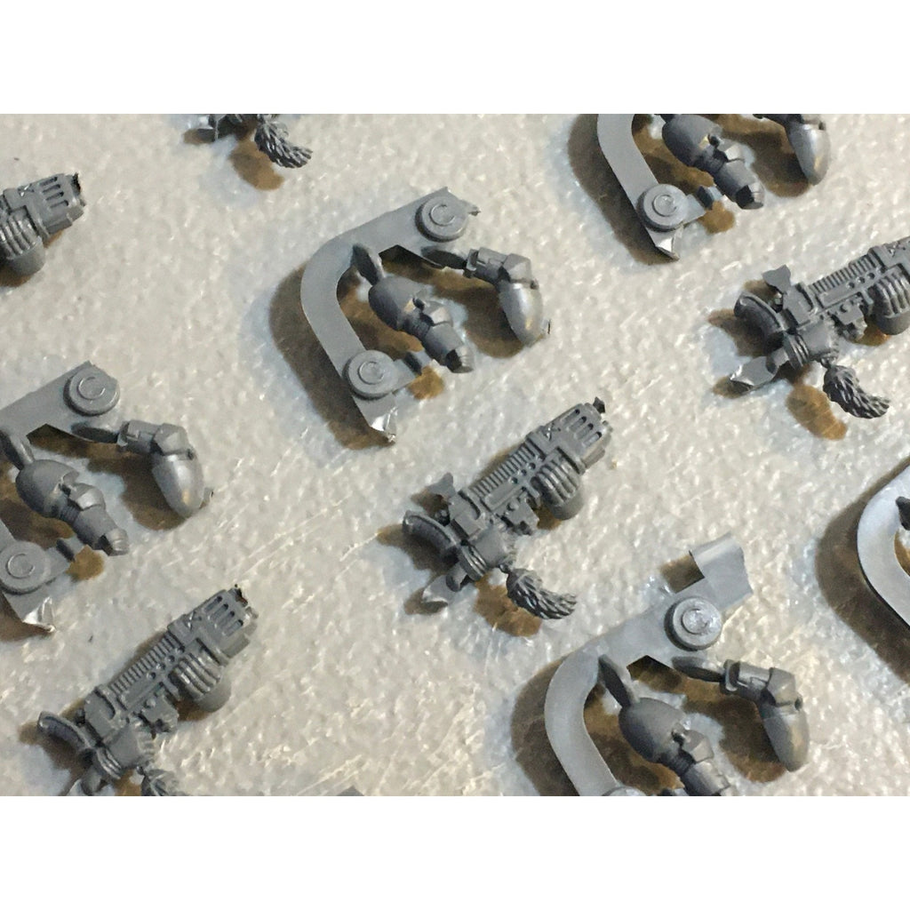 A29732 WARHAMMER 40K SPACE MARINES WOLVES BITS LOT PLAMSA GUNS W ARMS GW