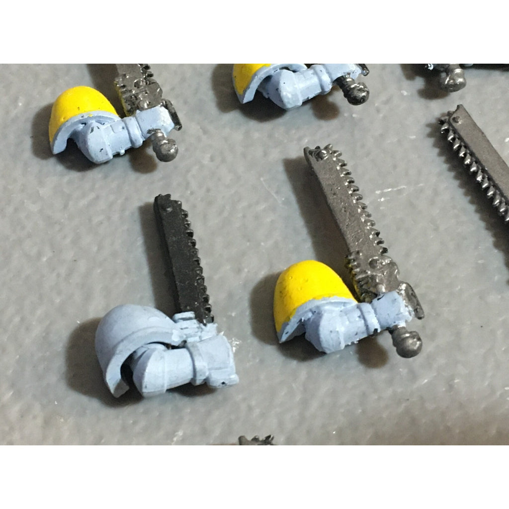 A22985 WARHAMMER 40K SPACE MARINES BITS LOT CHAINSWORD ARMS GW GAMES WORKSHOP