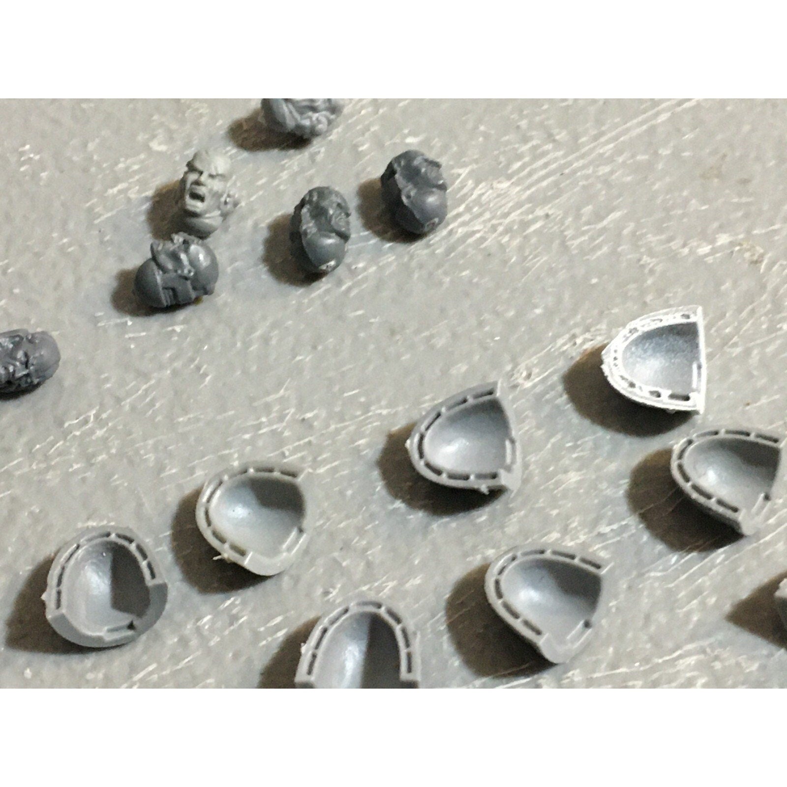 A23084 WARHAMMER 40K SPACE MARINES BITS LOT MIXED SHOULDER HEADS GAMES WORKSHOP