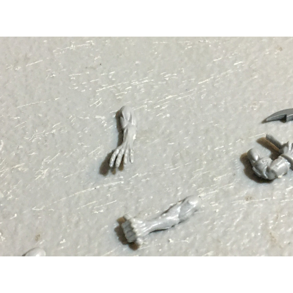 A23457 WARHAMMER FANTASY VAMPIRE COUNTS UNDEAD BITS LOT MIXED ARMS SPEARS GW