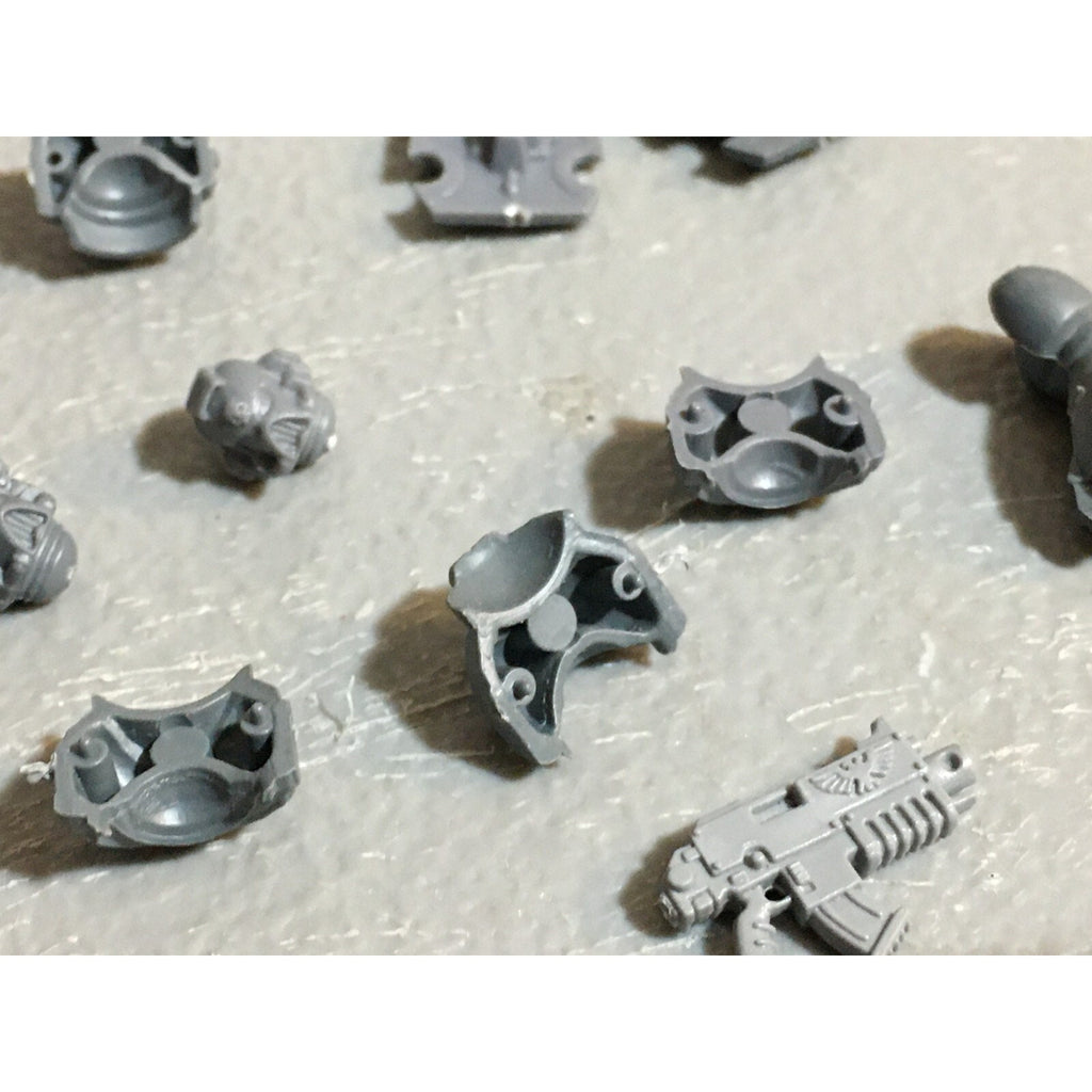 A23158 WARHAMMER 40K SPACE MARINES BITS LOT MIXED TORSOS HEADS GAMES WORKSHOP GW
