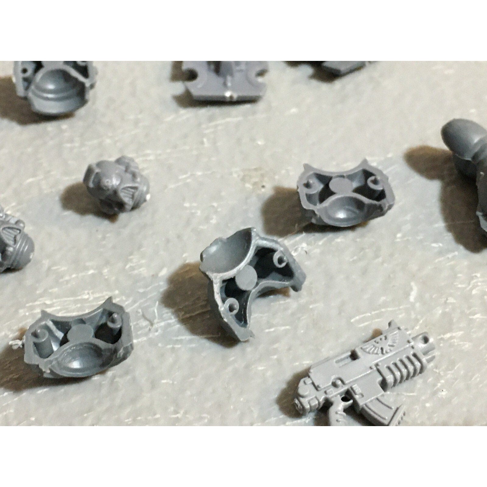 A23158 WARHAMMER 40K SPACE MARINES BITS LOT MIXED TORSOS HEADS GAMES WORKSHOP GW