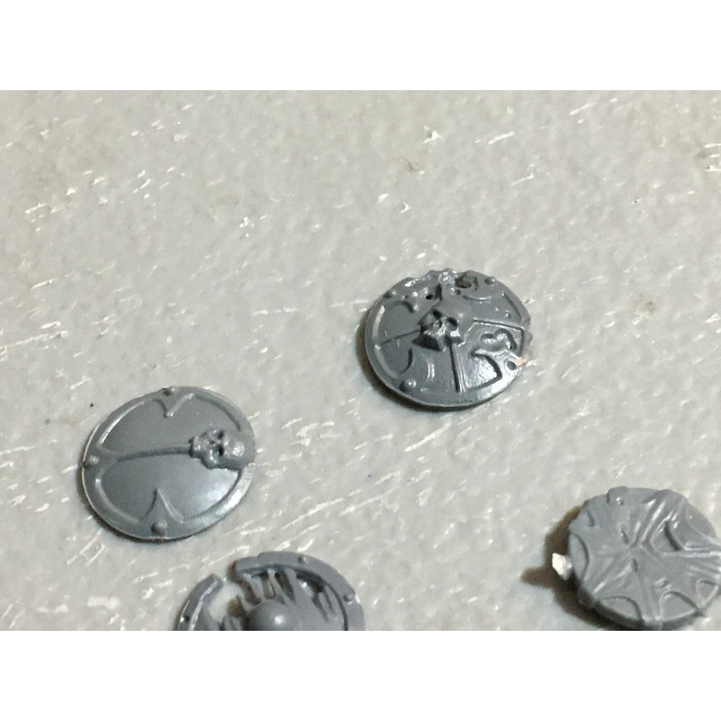 A23458 WARHAMMER FANTASY VAMPIRE COUNTS UNDEAD BITS LOT SHIELDS GW