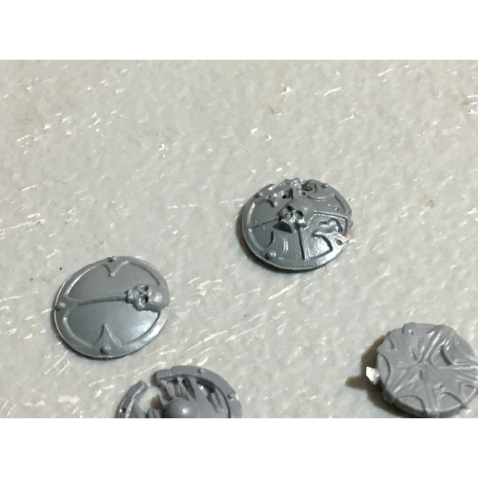 A23458 WARHAMMER FANTASY VAMPIRE COUNTS UNDEAD BITS LOT SHIELDS GW