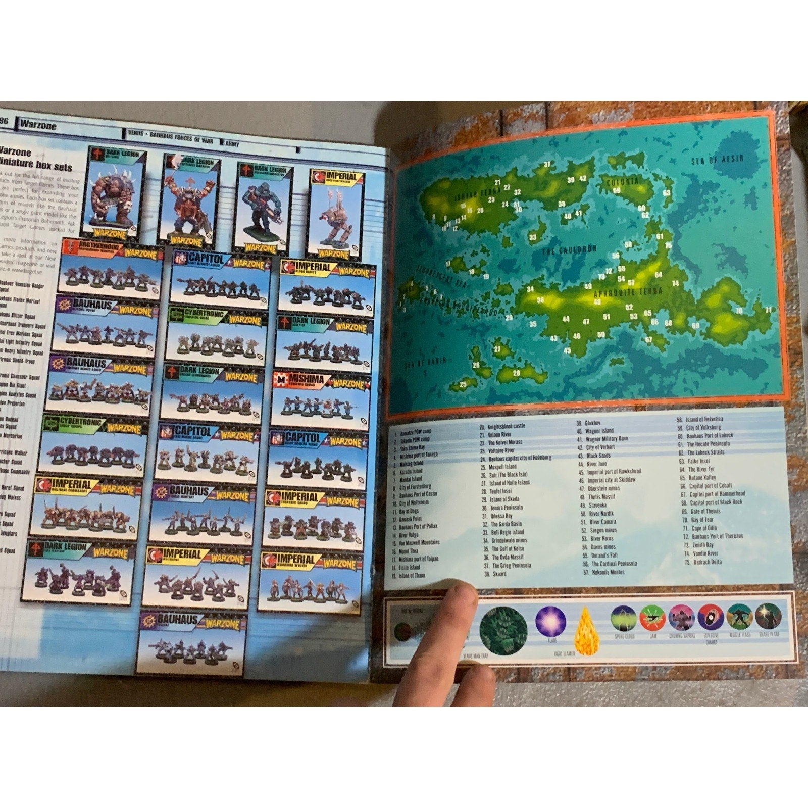 A31652 WARZONE MUTANT CHRON HHG ARMY BOOK PLAYED VENUS BAUHAUS FORCES OF WAR