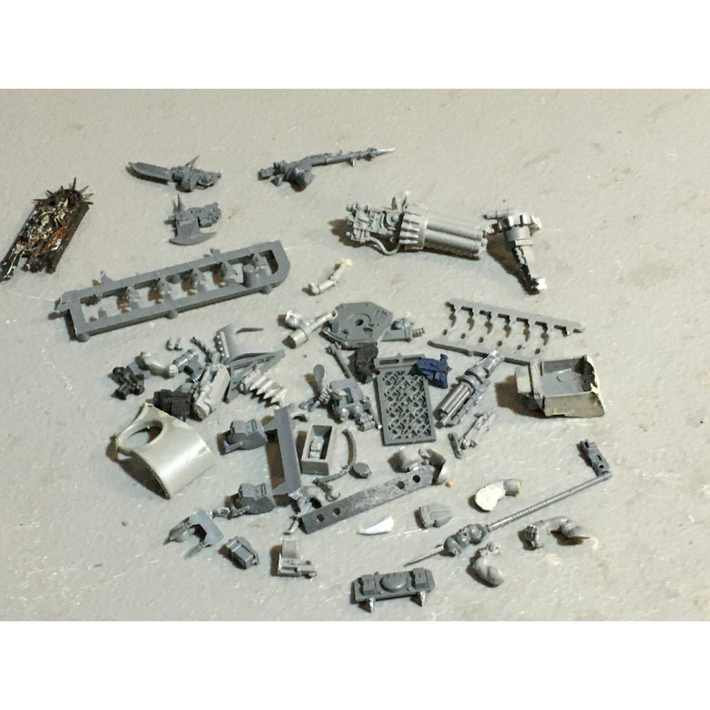 A23486 WARHAMMER 40K BITS LOT MIXED VEHICLE TANK WEAPON GAMES WORKSHOP GW