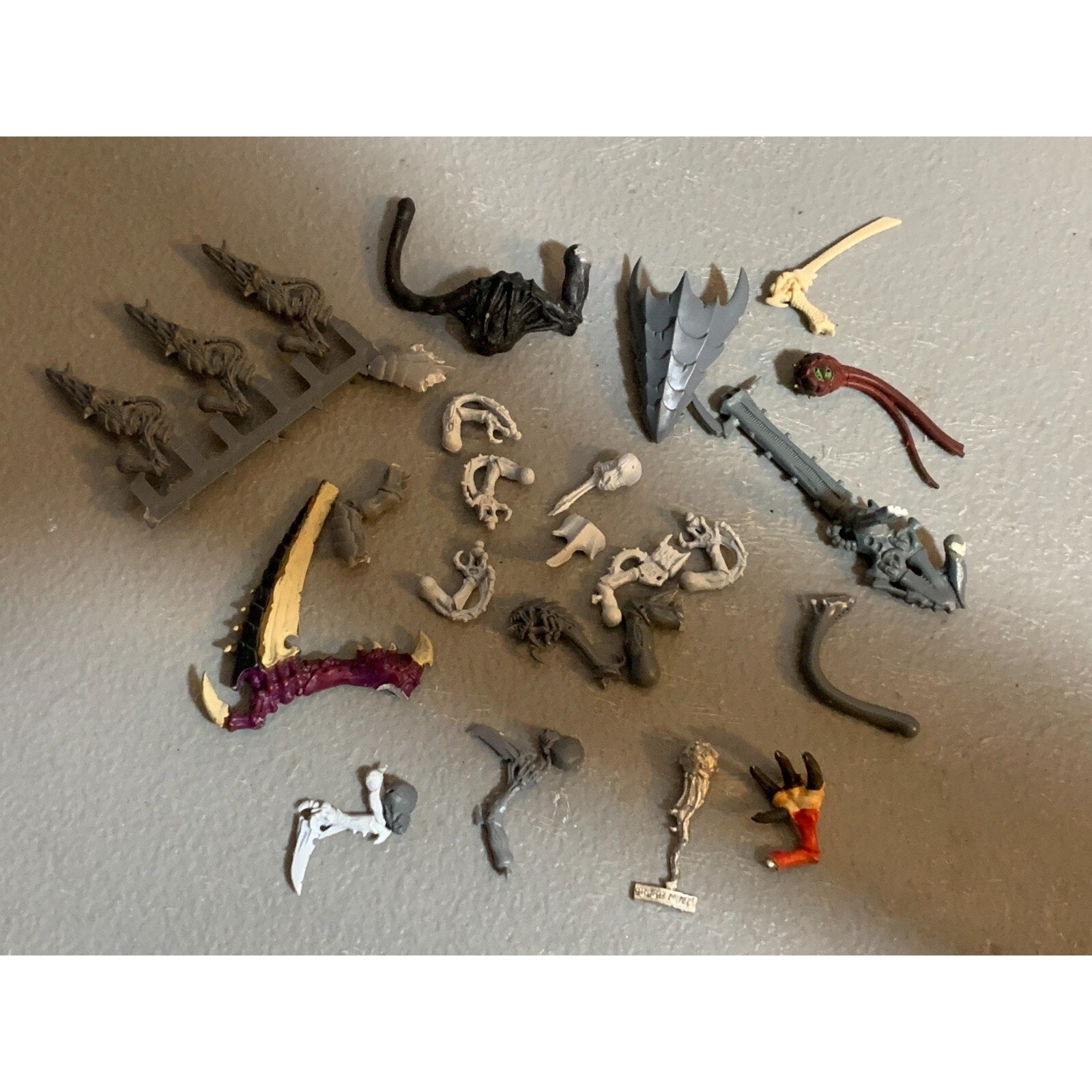 A23286 WARHAMMER 40K TYRANIDS INCOMPLETE BITS LOT SOME METAL OOP GW