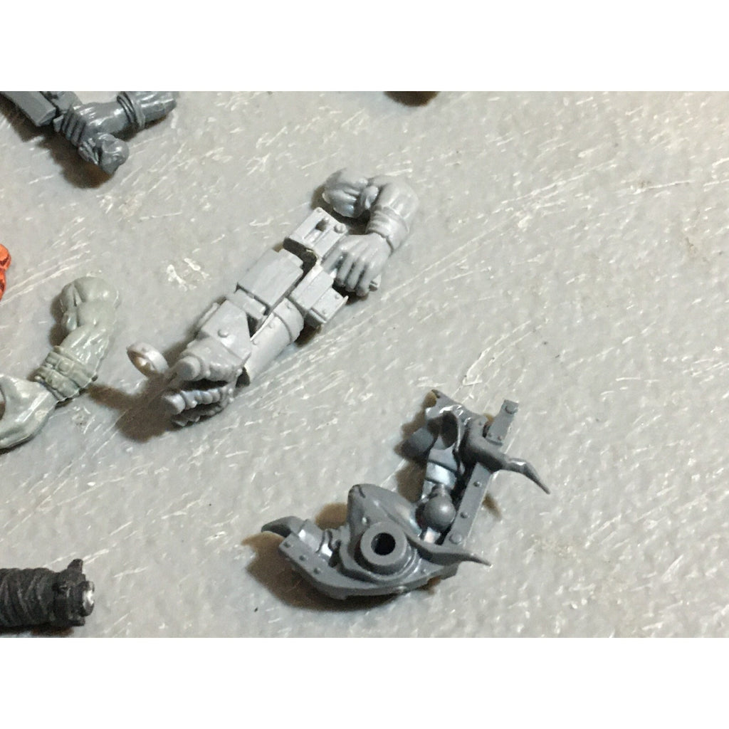 A23239 WARHAMMER 40K SPACE ORKS BITS LOT ARMS HEADS GAMES WORKSHOP GW