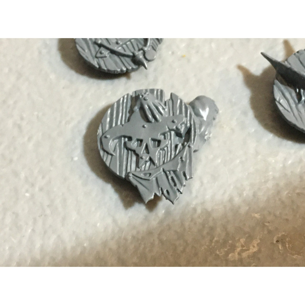 A23096 WARHAMMER FANTASY CHAOS BEASTMEN BITS LOT GOR SHIELDS GAMES WORKSHOP