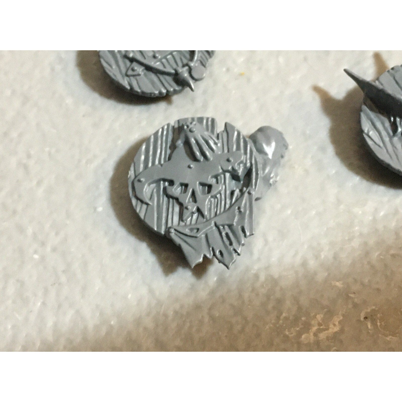 A23096 WARHAMMER FANTASY CHAOS BEASTMEN BITS LOT GOR SHIELDS GAMES WORKSHOP