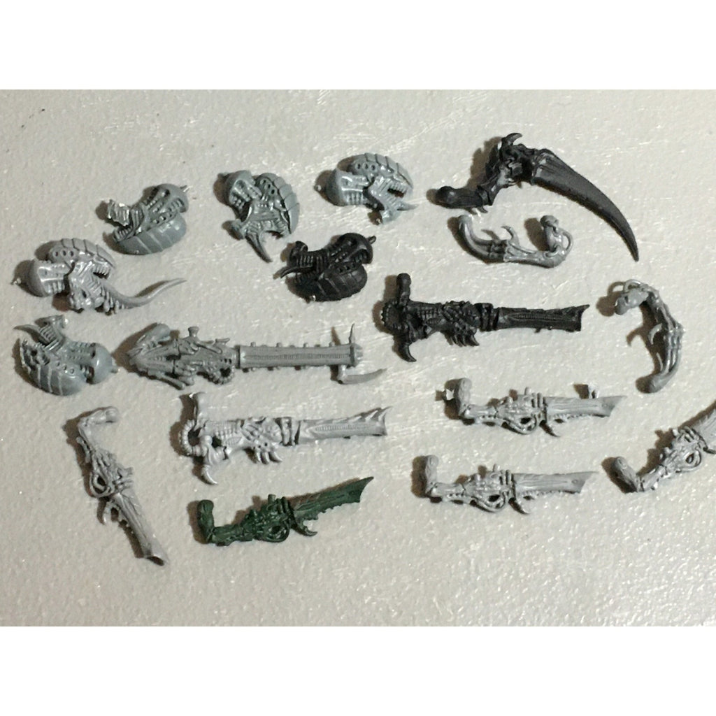 A22314 WARHAMMER 40K TYRANIDS BITS LOT MIXED GAMES WORKSHOP GW