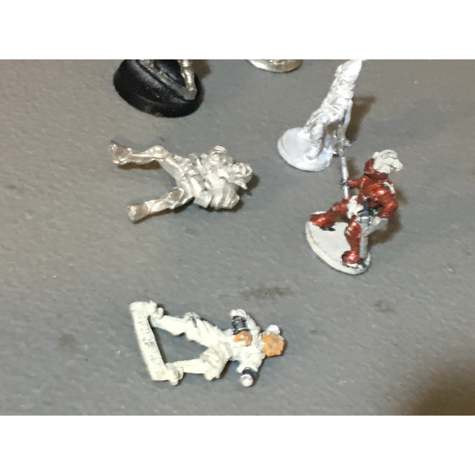 A34035 UNKNOWN METAL MINIATURES FANTASY MIXED LOT HUMAN ELF WARRIOR MISS HANDS