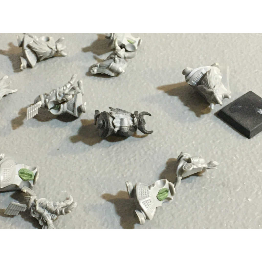 A33418 WARHAMMER FANTASY OLD WORLD DWARFS DWARF CROSSBOWMEN 8 PK + INCOMP