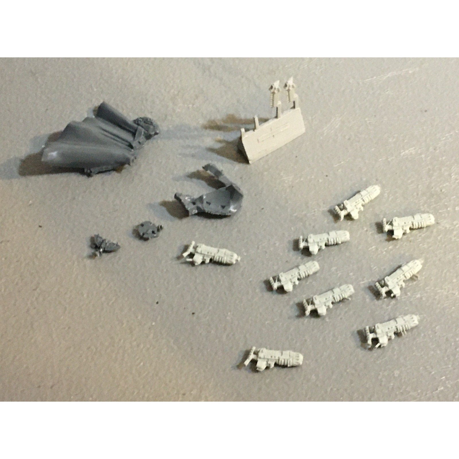 A32583 WARHAMMER 40K SPACE MARINES WOLVES BITS LOT WOLF CLOAK + PLASMA GUNS GW