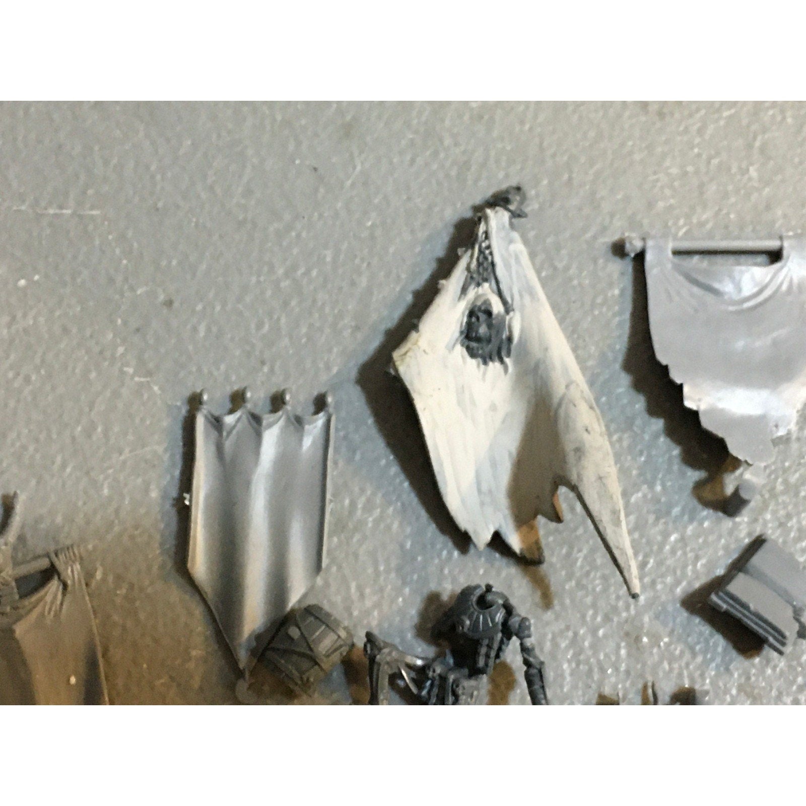 A29616 WARHAMMER FANTASY AOS MIXED BITS LOT BANNER SHIELD CLOAK GW