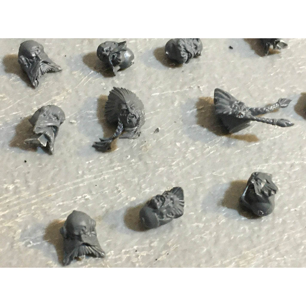 A31433 WARHAMMER 40K SPACE MARINES WOLVES BITS LOT HEADS GREY BLOOD GW