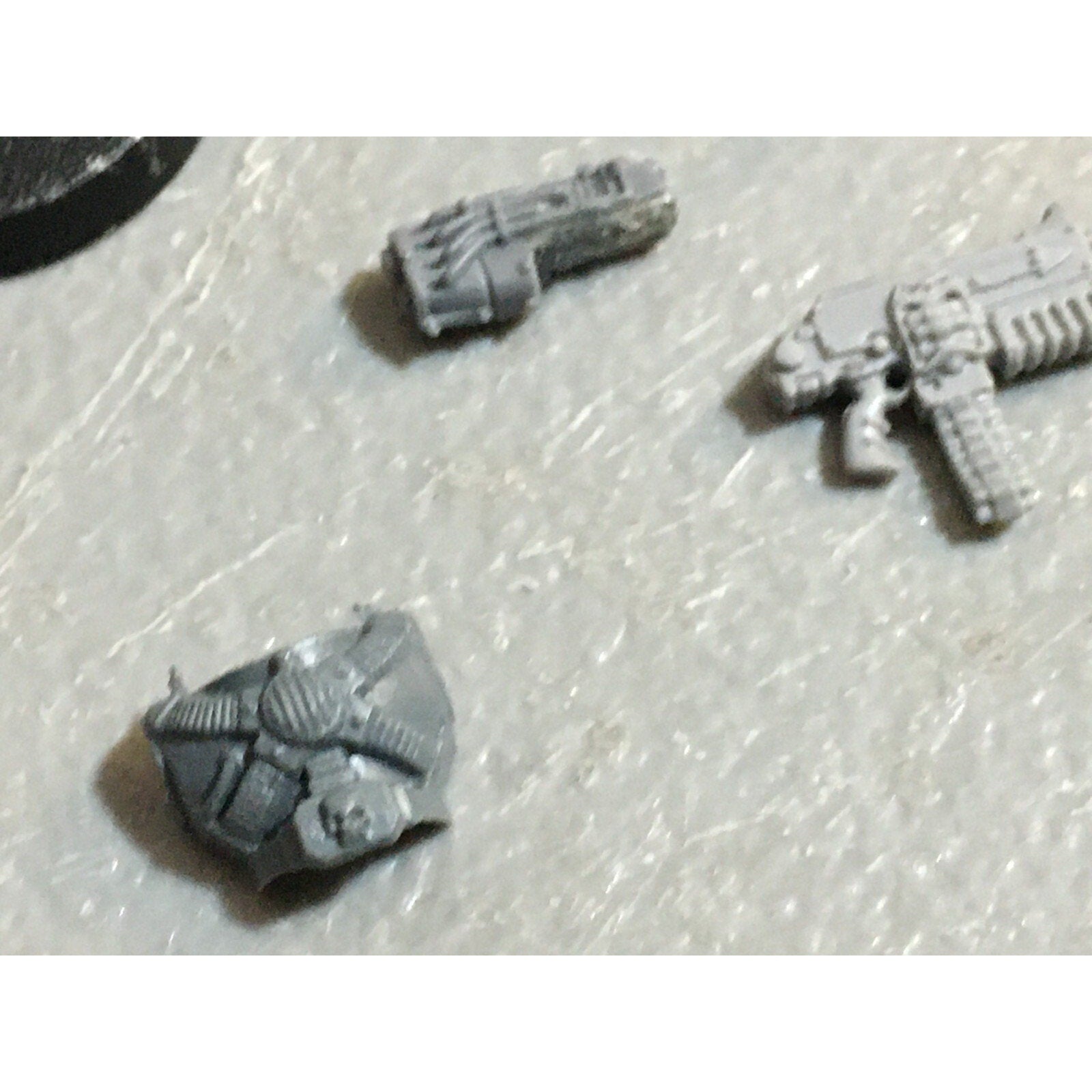 A23156 WARHAMMER 40K CHAOS SPACE MARINES BITS LOT MIXED LEGS ARMS HEADS GW
