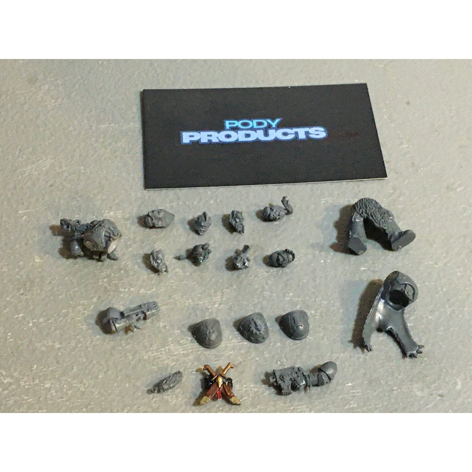 A33578 WARHAMMER 40K SPACE MARINES WOLVES BITS LOT HEAD ARM TORSO GW
