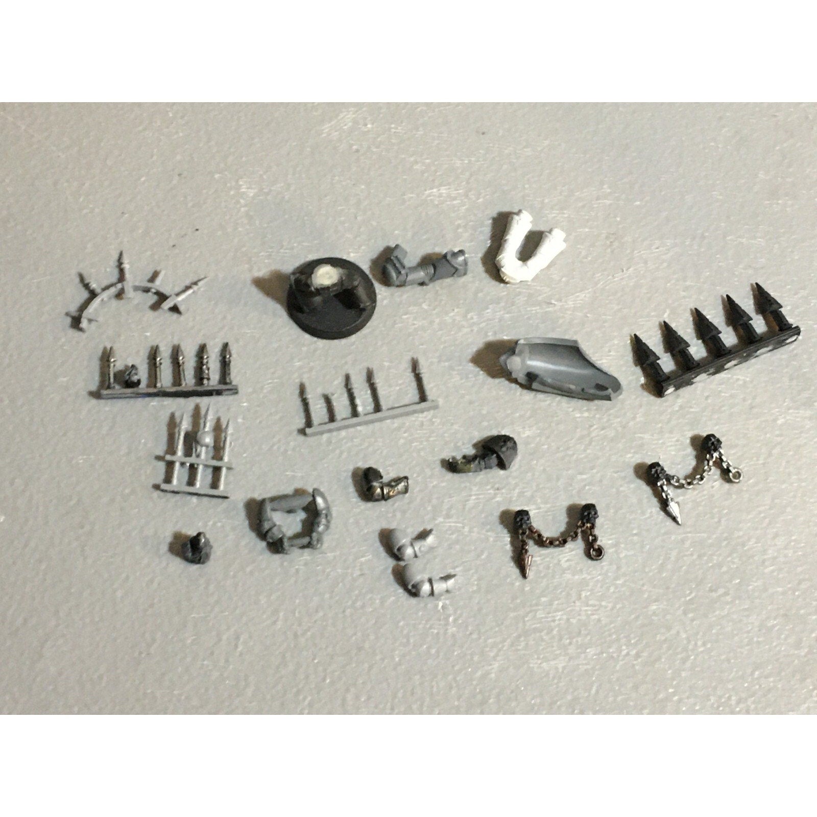 A23244 WARHAMMER 40K CHAOS SPACE MARINES BITS LOT VEHICLE SPIKES LEGS ARMS GW