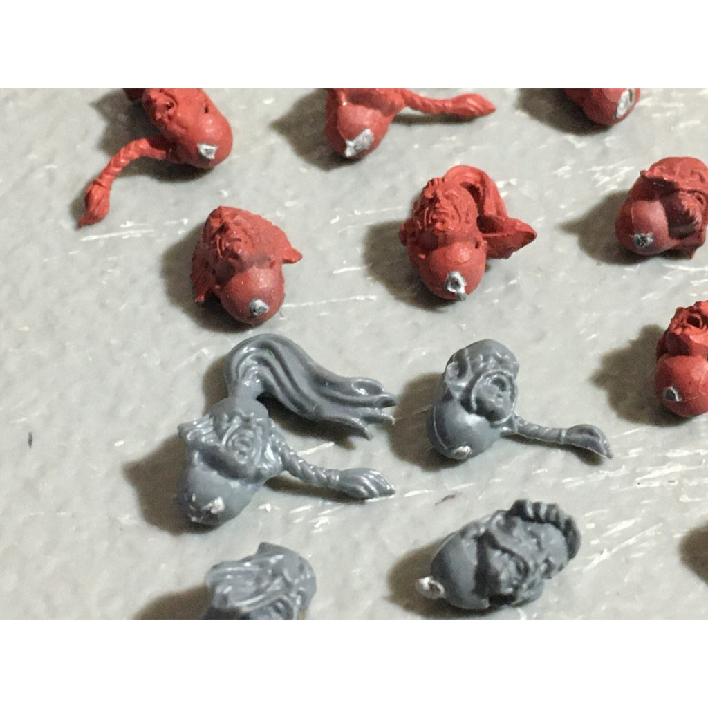 A22548 WARHAMMER 40K SPACE MARINES WOLVES BITS LOT HEADS GAMES WORKSHOP GW