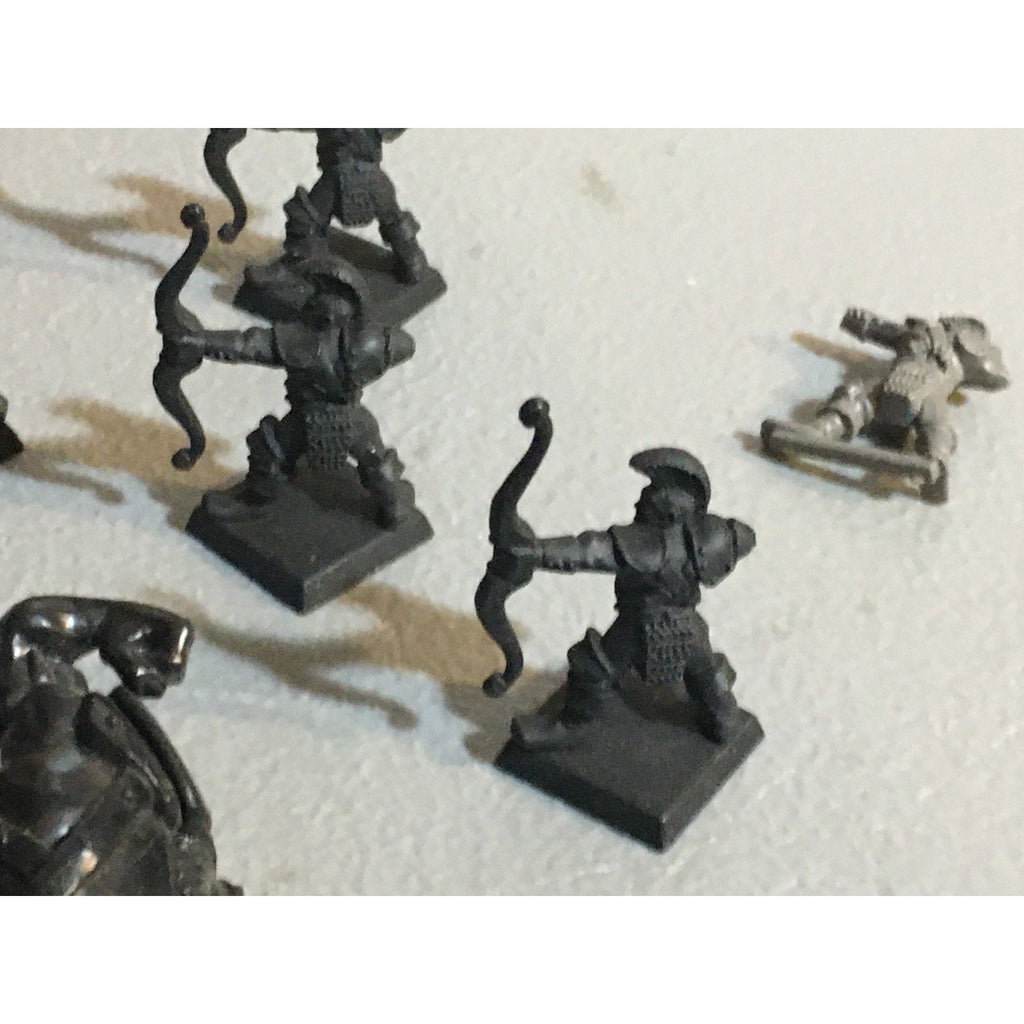 A31465 MILTON BRADLEY BATTLE MASTERS WARHAMMER CHAOS THUG ARCHER & INCOMPLETE