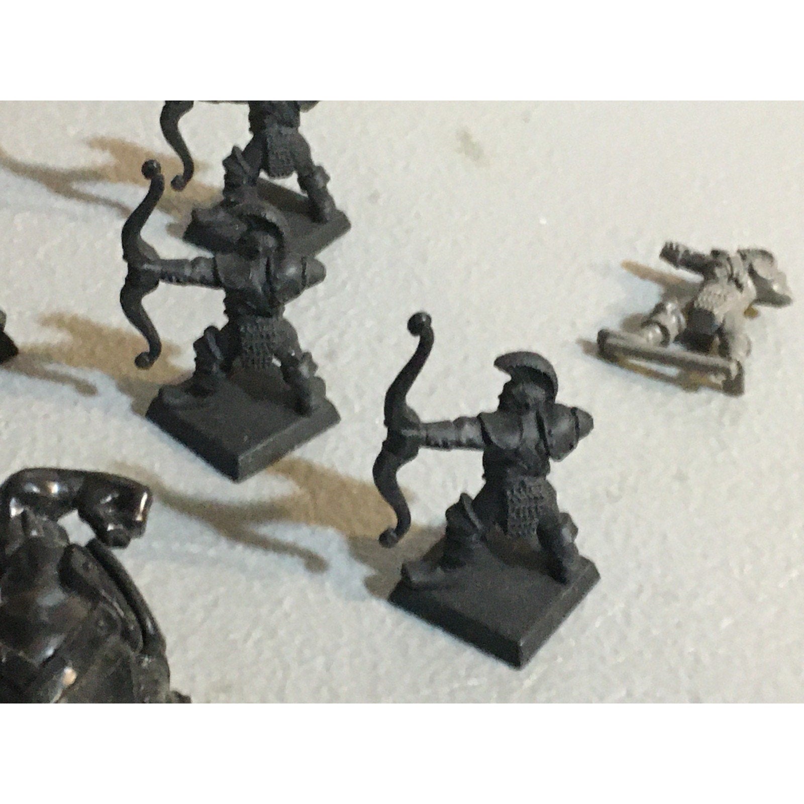 A31465 MILTON BRADLEY BATTLE MASTERS WARHAMMER CHAOS THUG ARCHER & INCOMPLETE