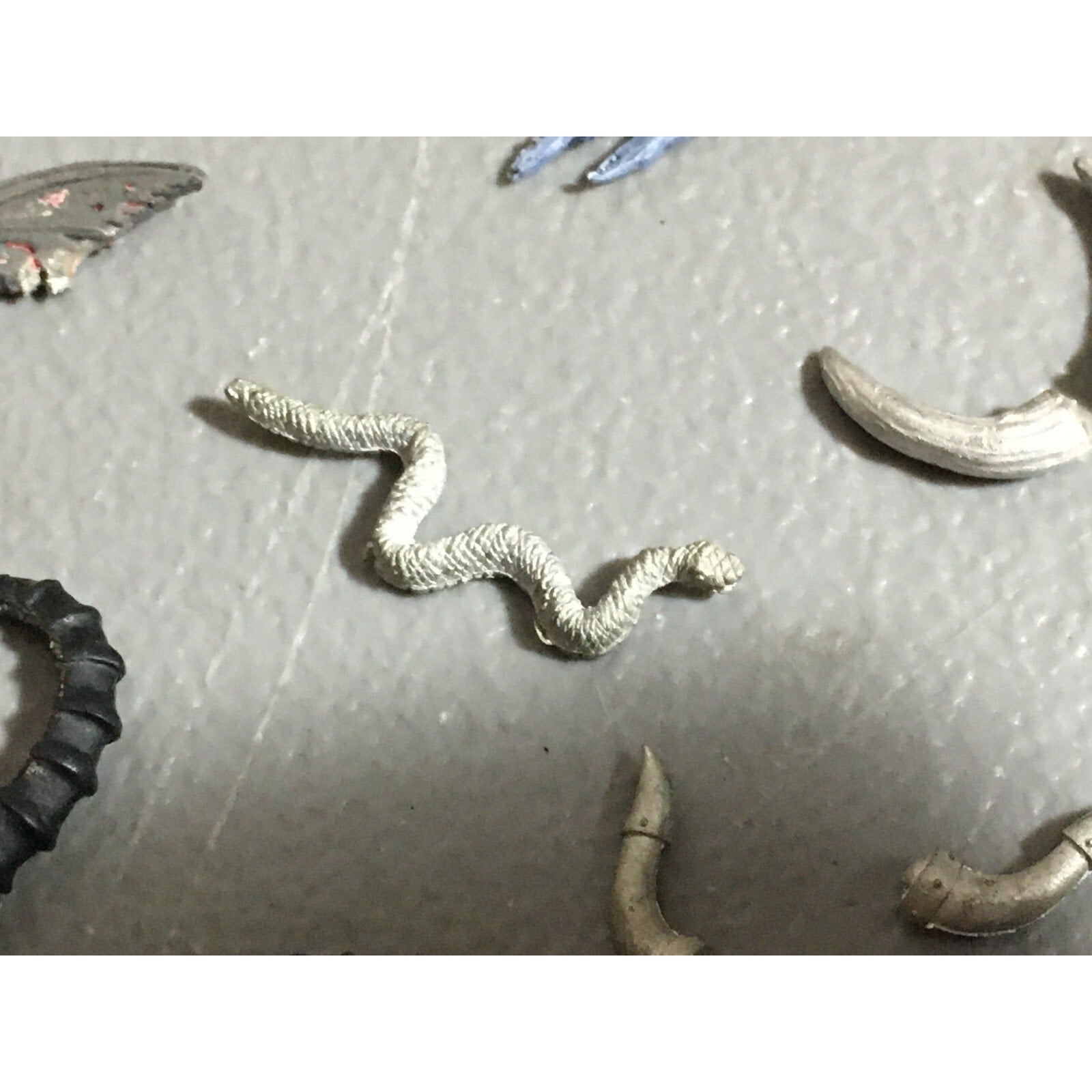 A22409 WARHAMMER FANTASY MIXED METAL BITS LOT HORNS WINGS GAMES WORKSHOP GW