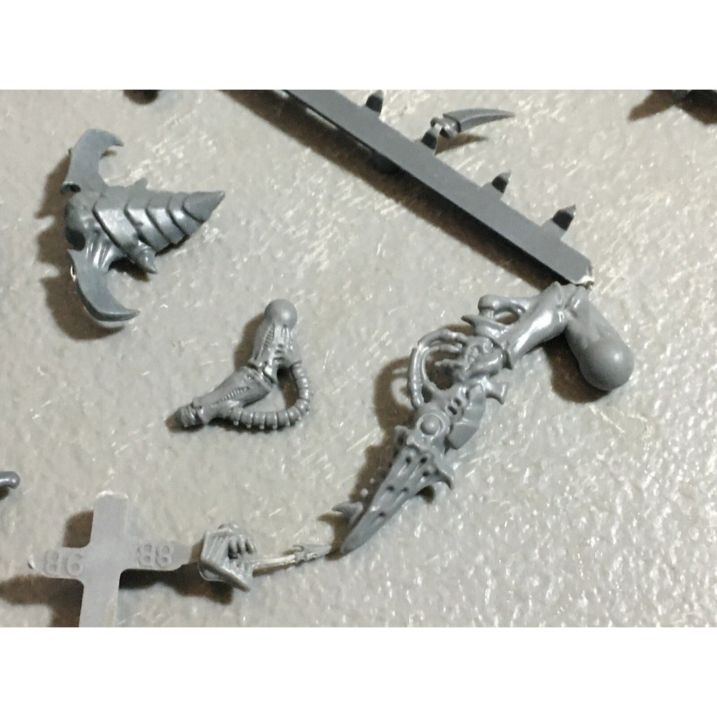 A22319 WARHAMMER 40K TYRANIDS BITS LOT MIXED GAMES WORKSHOP GW