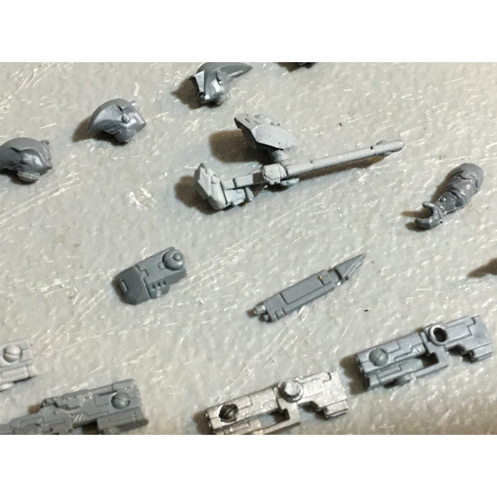 A23150 WARHAMMER 40K TAU EMPIRE BITS LOT FIRE WARRIORS GUNS HEADS ARMS GW