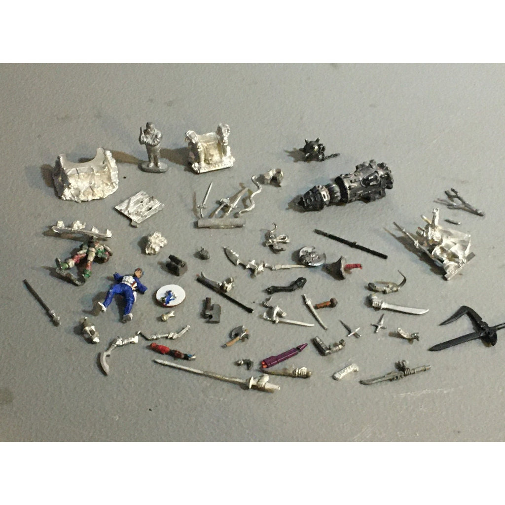 A32593 UNKNOWN MINIATURES METAL BITS LOT SWORD HEAD THRONE WEAPON CAPTAIN