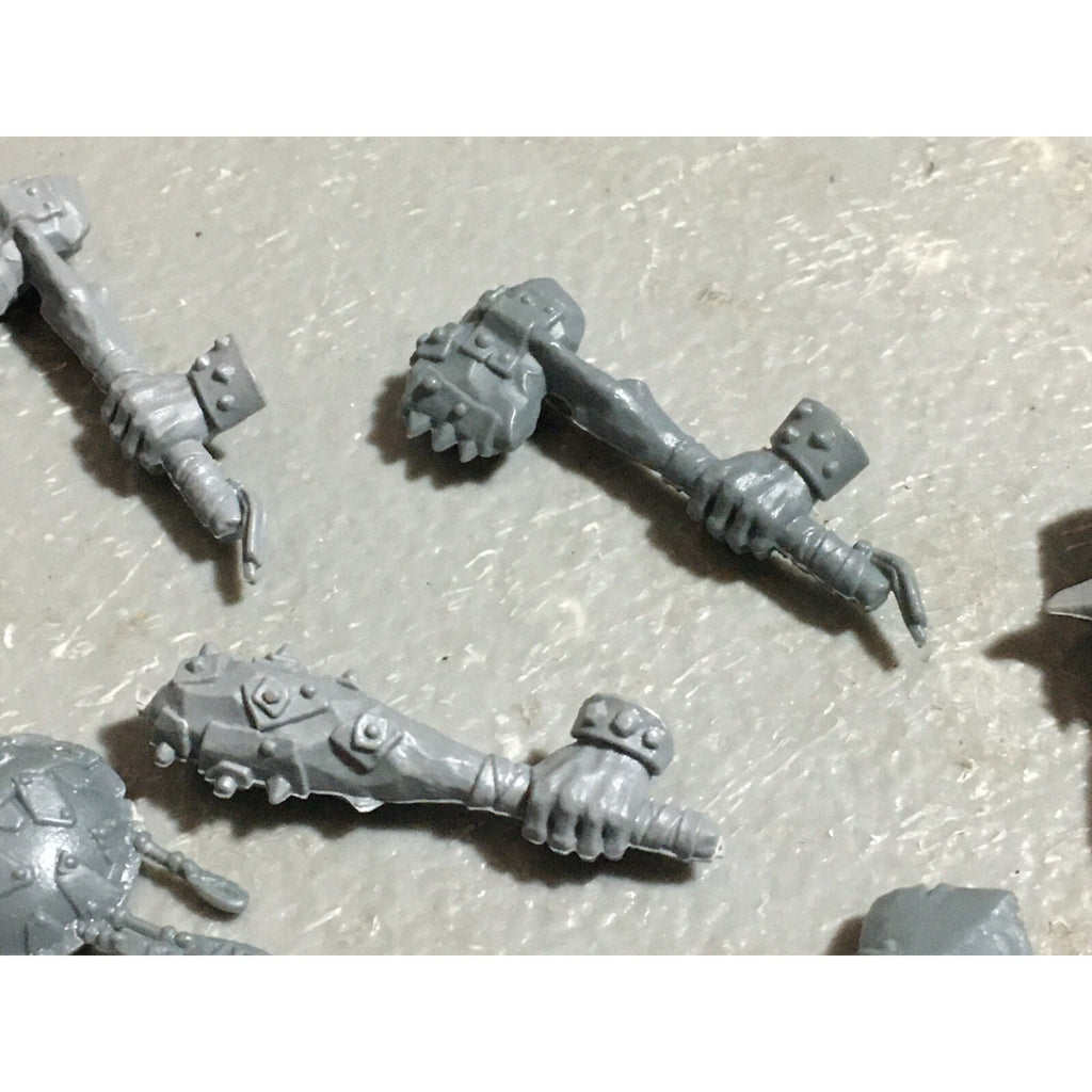 A22584 WARHAMMER FANTASY OGRE KINGDOMS BITS LOT HANDS PLATES GAMES WORKSHOP GW