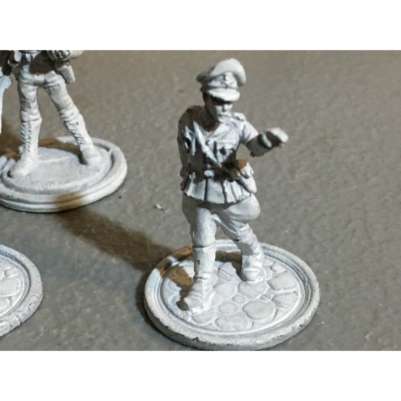 A32507 UNKNOWN METAL MINIATURES LOT 5 PK HUMAN EXPLORER SOLDIER PIRATE